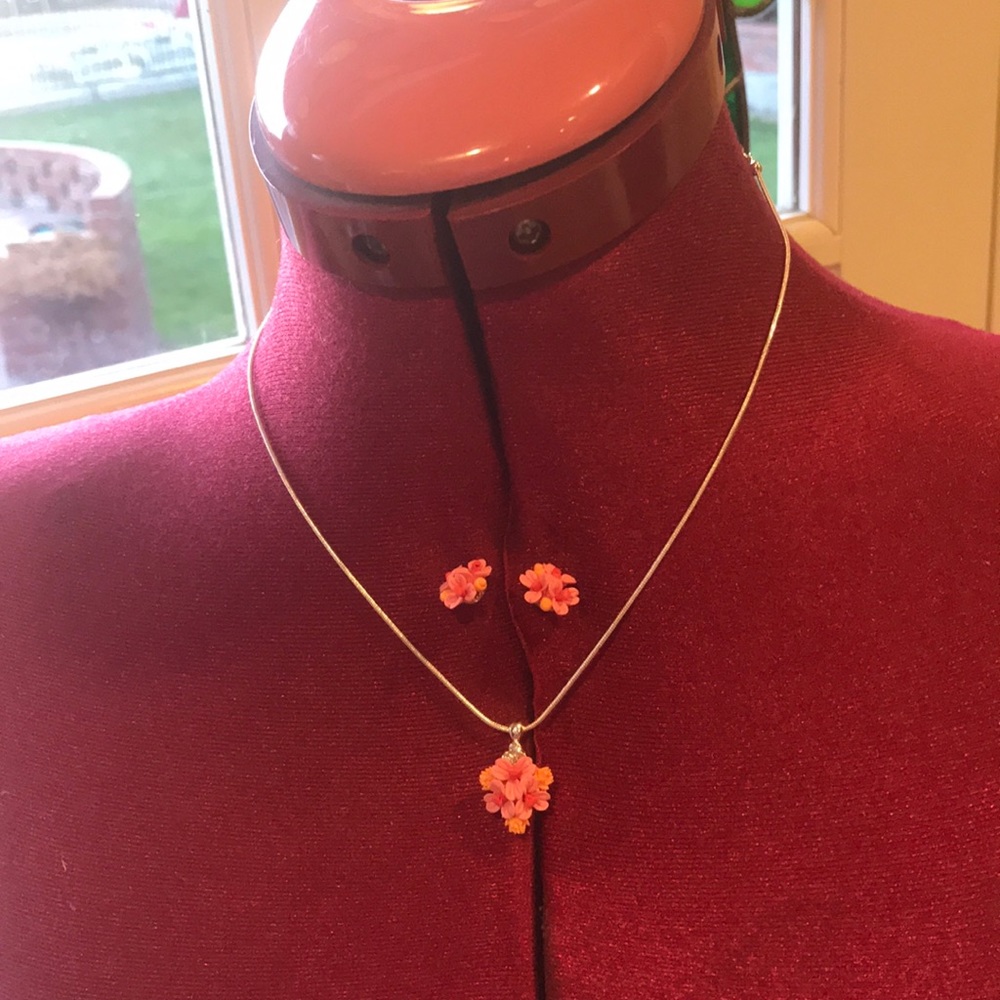 NWT Dainty Whisper of Love Necklace & Earring set